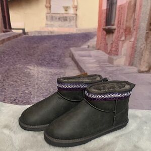 Lamo Grey Winter Boots with Purple Trim